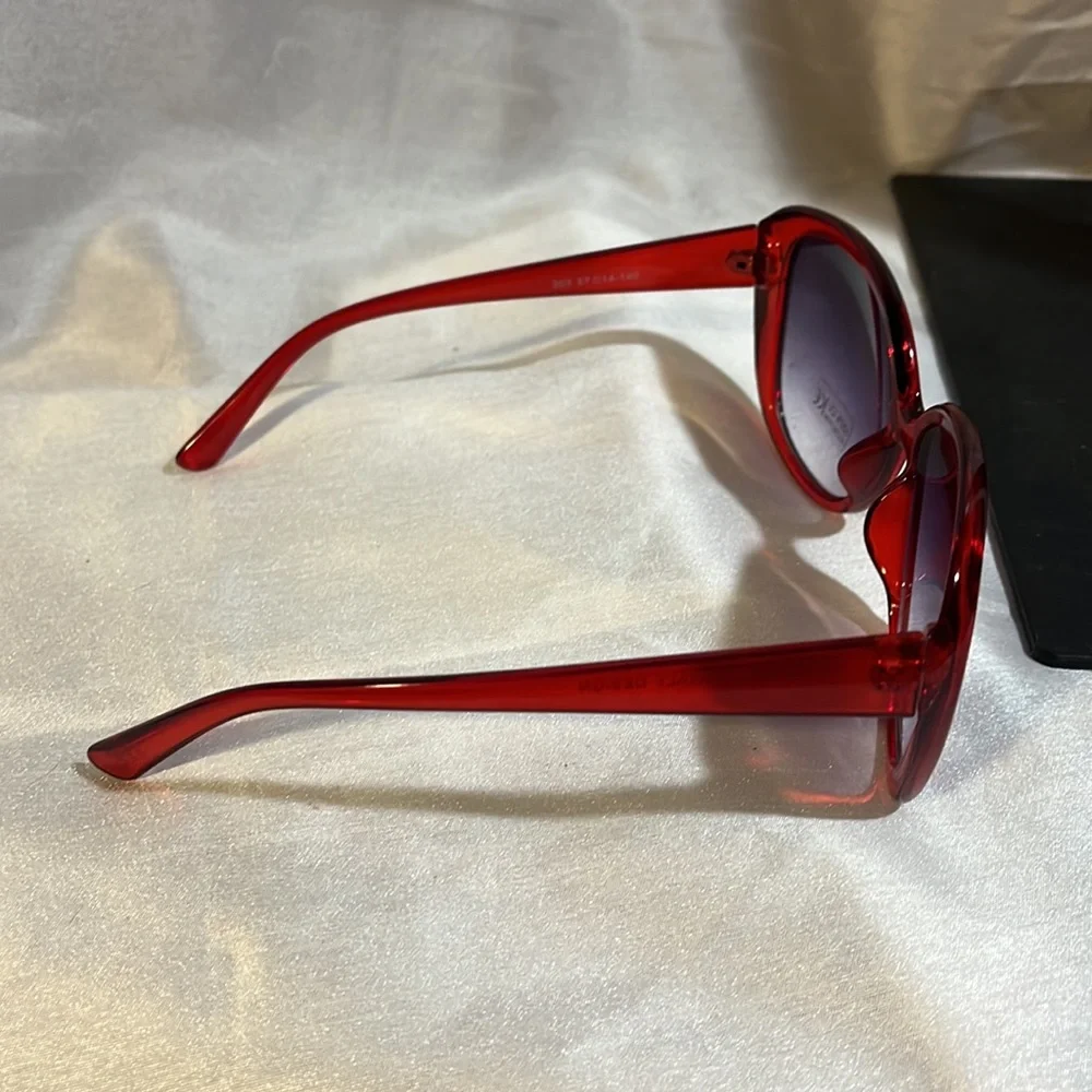 NWOT CICI ITALY DESIGN red sunglasses with plum to lavender fade lenses - Picture 2 of 4